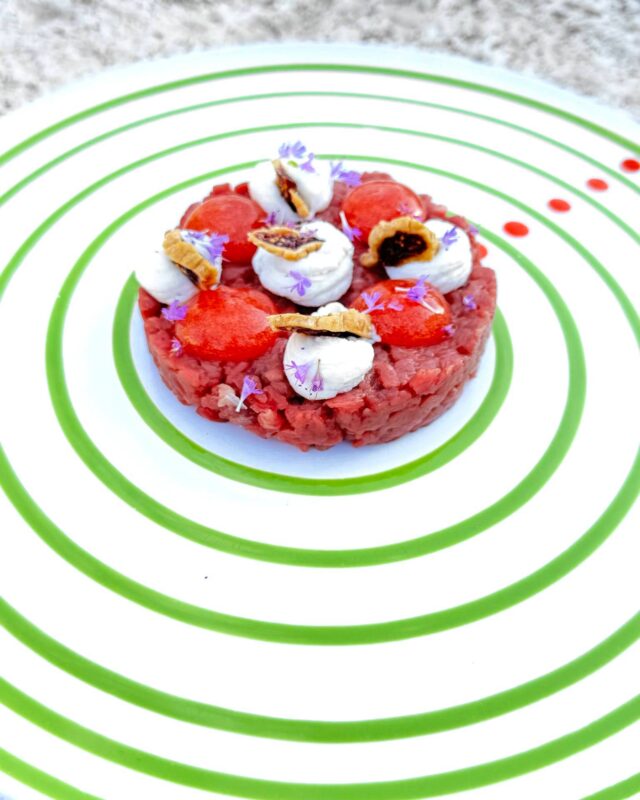 La nostra #tartare di vitello, ricotta al timo, fichi secchi e gel agli agrumi.

Prenota un tavolo👇🏻
📞 +39 0831 091570 
✅ 𝗪𝗵𝗮𝘁𝘀𝗮𝗽𝗽 +39 351 896 9650

𝗟𝗘 𝗠𝗔𝗖𝗜𝗡𝗘 𝗋𝗂𝗌𝗍𝗈𝗋𝖺𝗇𝗍𝖾
📍c/o MASSERIA ANTOGLIA
Strada Masseria Antoglia, 29 - Villa Castelli (Br)
🌐 www.masseriantoglia.it
𝑺𝒊𝒂𝒎𝒐 𝒂𝒑𝒆𝒓𝒕𝒊 𝒂 𝒄𝒆𝒏𝒂 𝒅𝒂𝒍 𝒎𝒆𝒓𝒄𝒐𝒍𝒆𝒅ì 𝒂𝒍 𝒔𝒂𝒃𝒂𝒕𝒐 𝒆 𝒍𝒂 𝒅𝒐𝒎𝒆𝒏𝒊𝒄𝒂 𝒂 𝒑𝒓𝒂𝒏𝒛𝒐

#masseriaantoglia #ristorantelemacine#villacastelli #puglia #restaurant #ristorantiitaliani #ristorantiditalia #pugliafood #weareinpuglia #italianrestaurant #menu #chef #cheflife