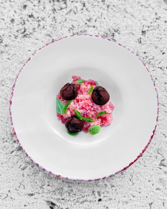 Granita di anguria con bon bon di cioccolato…una delizia😉🙃

Prenota un tavolo👇🏻
📞 +39 0831 091570 
✅ 𝗪𝗵𝗮𝘁𝘀𝗮𝗽𝗽 +39 351 896 9650

𝗟𝗘 𝗠𝗔𝗖𝗜𝗡𝗘 𝗋𝗂𝗌𝗍𝗈𝗋𝖺𝗇𝗍𝖾
📍c/o MASSERIA ANTOGLIA
Strada Masseria Antoglia, 29 - Villa Castelli (Br)
🌐 www.masseriantoglia.it
𝑺𝒊𝒂𝒎𝒐 𝒂𝒑𝒆𝒓𝒕𝒊 𝒂 𝒄𝒆𝒏𝒂 𝒅𝒂𝒍 𝒎𝒆𝒓𝒄𝒐𝒍𝒆𝒅ì 𝒂𝒍 𝒔𝒂𝒃𝒂𝒕𝒐 𝒆 𝒍𝒂 𝒅𝒐𝒎𝒆𝒏𝒊𝒄𝒂 𝒂 𝒑𝒓𝒂𝒏𝒛𝒐

#masseriaantoglia #ristorantelemacine#villacastelli #puglia #restaurant #ristorantiitaliani #ristorantiditalia #pugliafood #weareinpuglia #italianrestaurant #menu #chef #cheflife